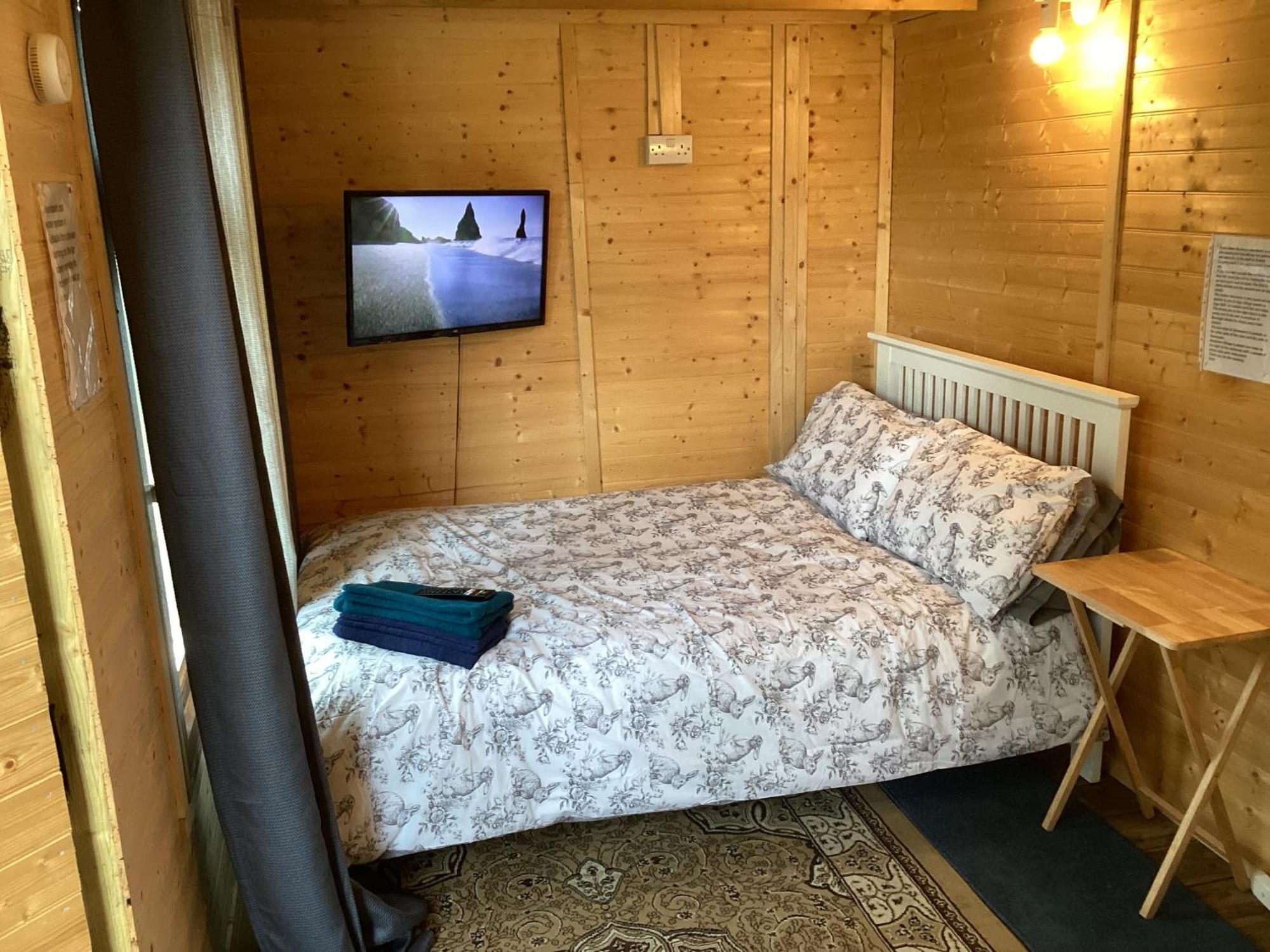 Vigo Retreat Cabin 1 Bed & Breakfast Sevenoaks Bagian luar foto
